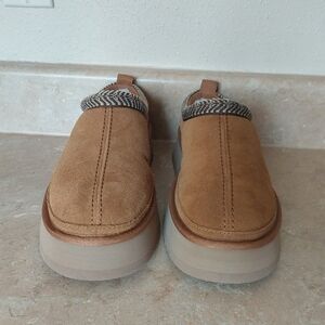 NWT Ugg Koolaburra Chesnut Platform Slippers Women's 10